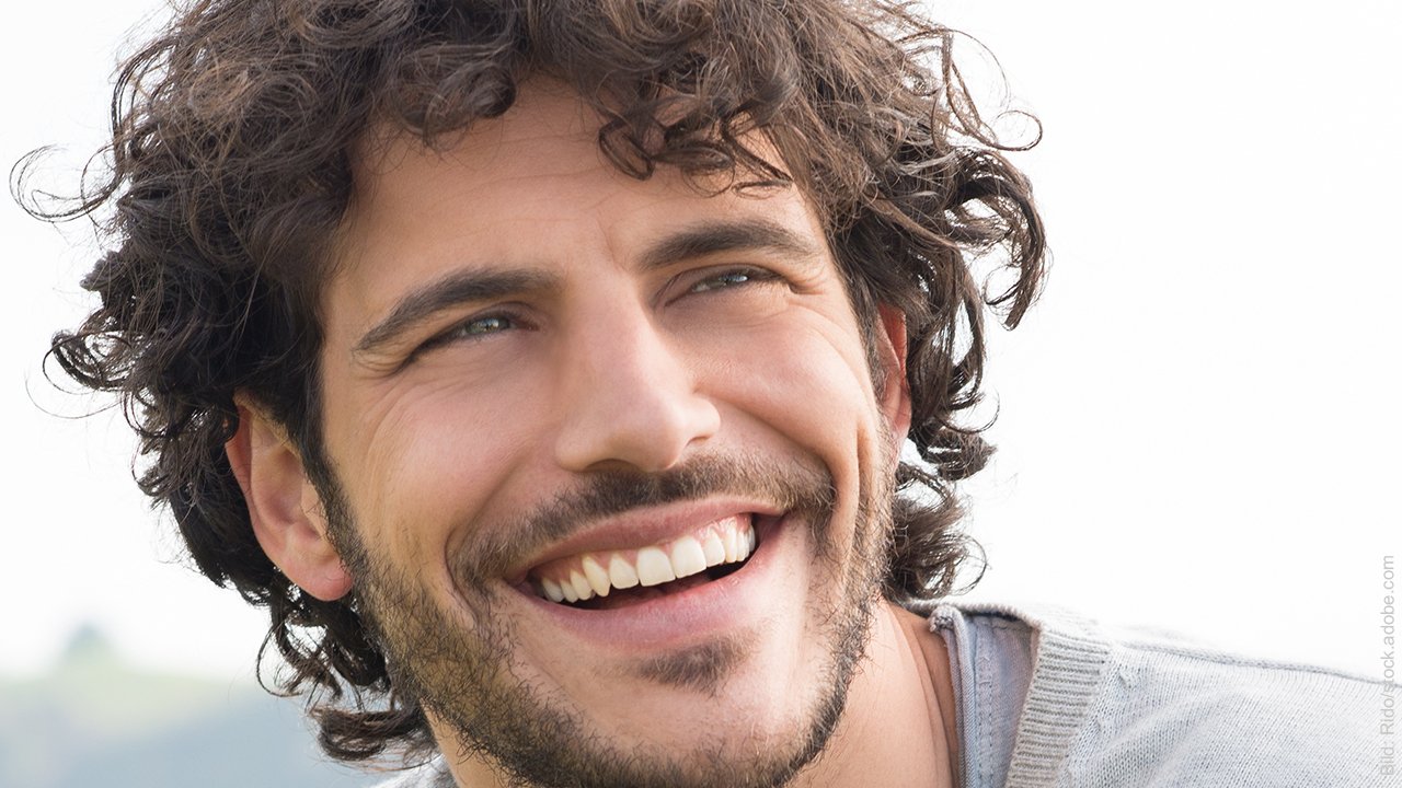Flirt-Tipps nur für Männer: Mann flirtet.